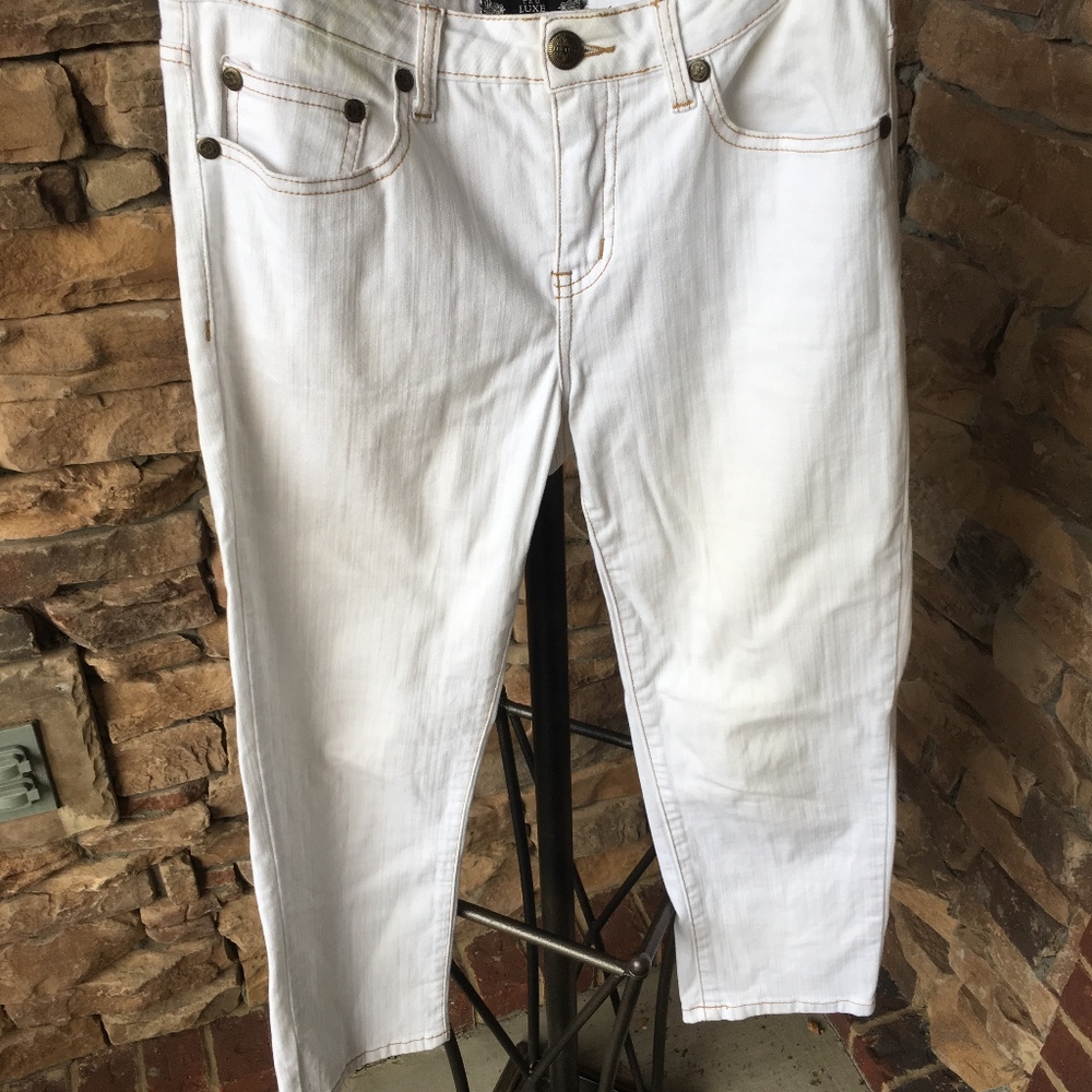 White Capri Cropped Tru Luxe Jeans